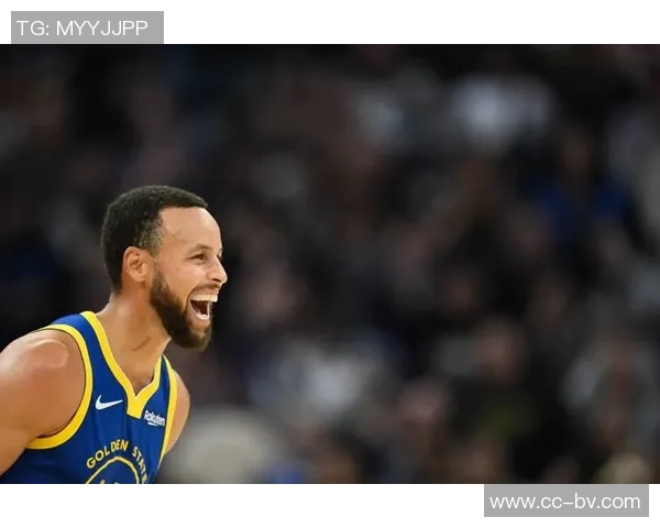 库里称赞小佩顿化学反应良好拦拆配合默契展现球队默契精神